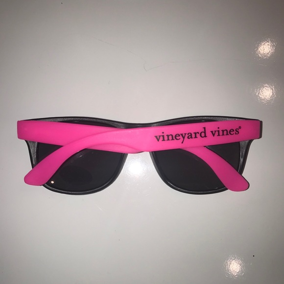 Vineyard Vines sunglasses limited edition - Picture 2 of 3